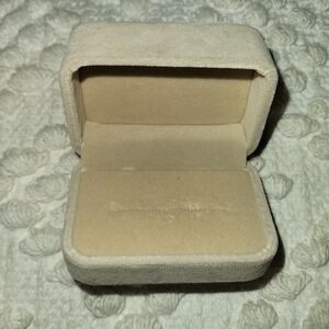 Cream Ring Box